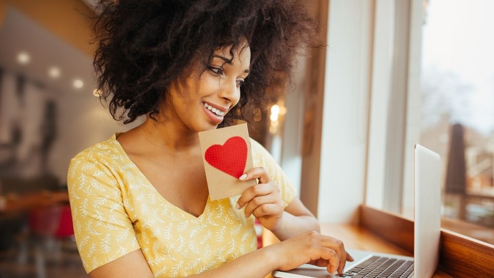 From Messaging to Meeting: Navigating the Online Dating Transition